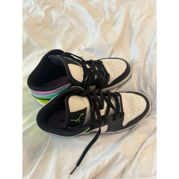 Nike Kid's Boy's Jordan 1 Mid GS Pastel Sneaker Shoes White Green Size 5.5Y - Picture 11 of 12